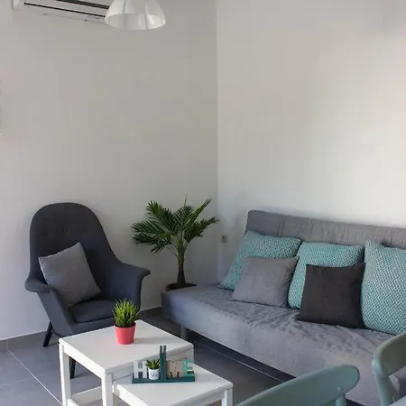 New And Airy Few Steps From The
